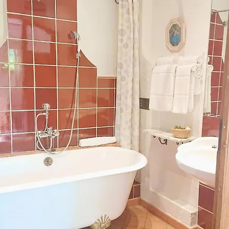 Otel La Roseraie , Familial Ouvert Toute L'annee 3*